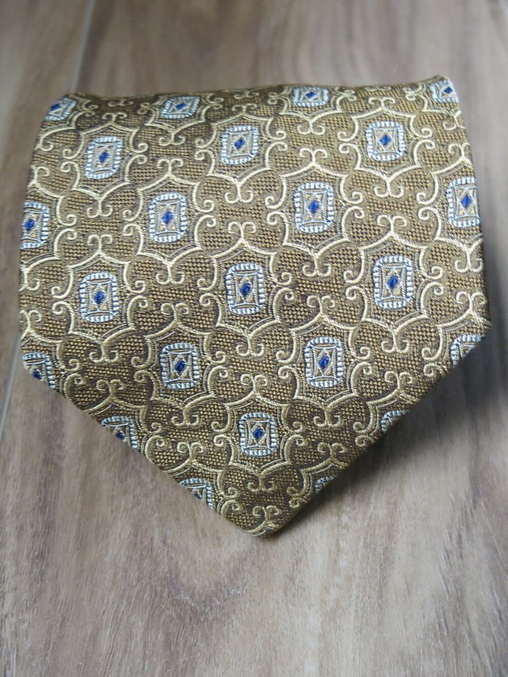 Robert Talbott Best of Class Geometric Medallion Pattern 100% Silk Men's Necktie